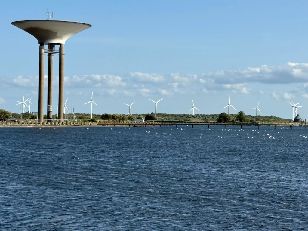 Vindturbiner ved kysten